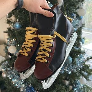 Vintage Canadian leather ice skates